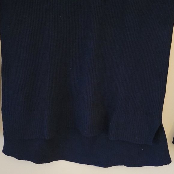 NAVY V-SHAPE PULLOVER - Picture 2 of 7